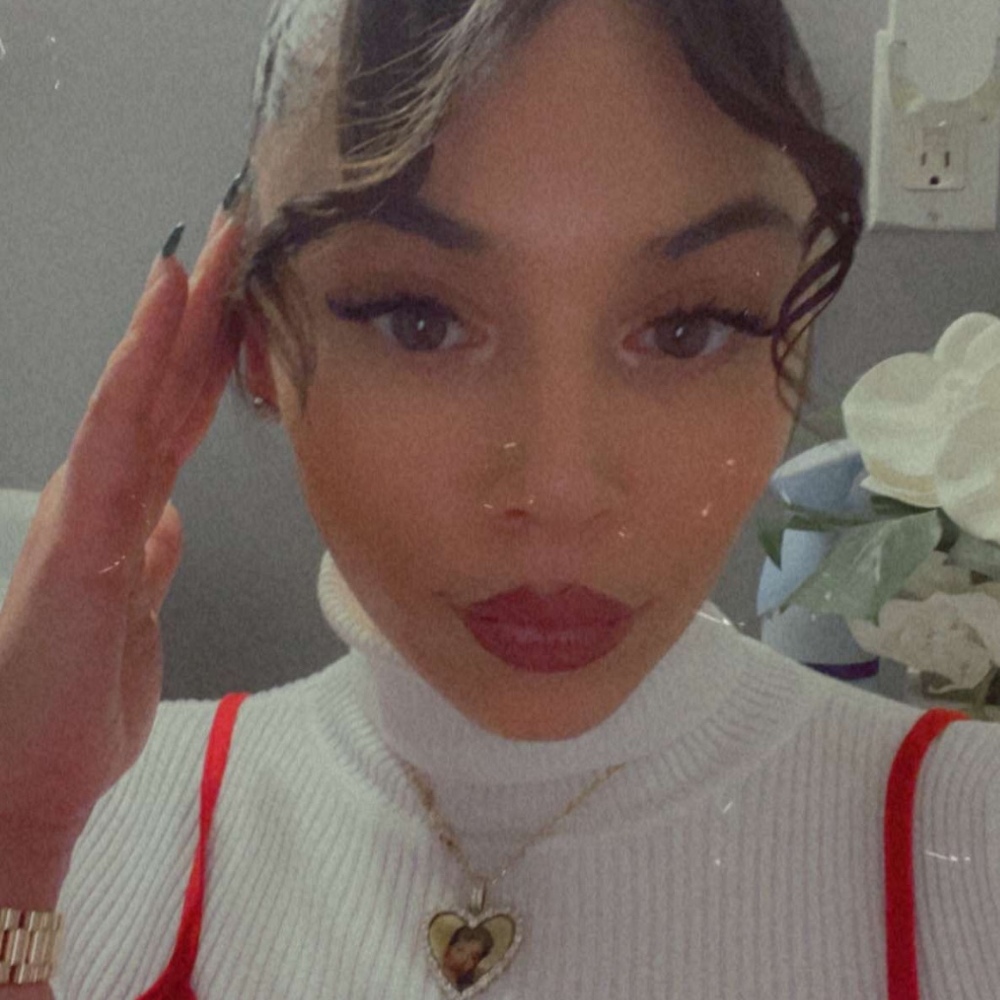 Meet your Posher, Azia
